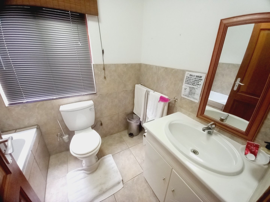 4 Bedroom Property for Sale in Boschenvaal River Front Lodges Free State